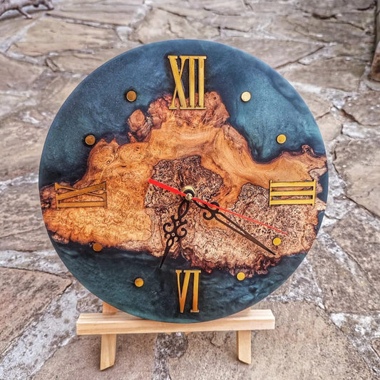 Wall clock - tumor wood and resin